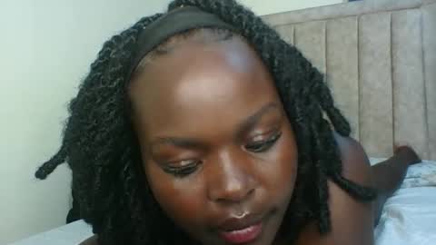 Snapshot of hotlina01 chatting on 02/14/26, 05:43 hotlina01 online show from 02/14/26, 05:43