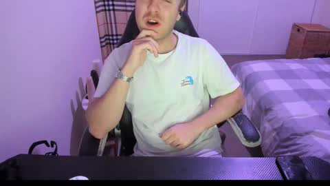 Snapshot of hotmelbguy20 chatting on 09/10/25, 02:17 Cum and play X online show from 09/10/25, 02:17