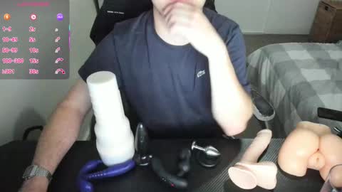 Snapshot of hotmelbguy20 chatting on 09/17/25, 01:24 Cum and play X online show from 09/17/25, 01:24