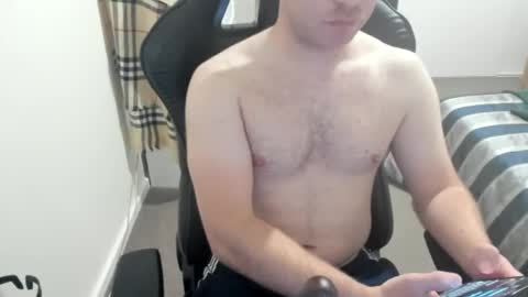 Snapshot of hotmelbguy20 chatting on 11/26/25, 11:33 Cum and play X online show from 11/26/25, 11:33