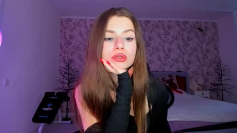 Snapshot of hotmolly_ chatting on 02/11/26, 02:11 hotmolly_ online show from 02/11/26, 02:11