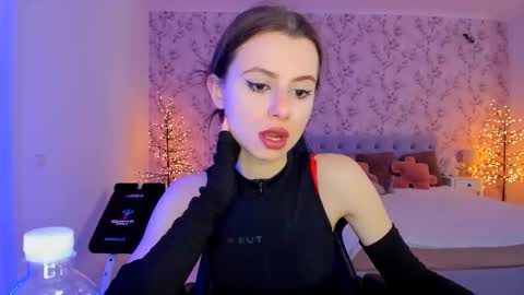 Snapshot of hotmolly_ chatting on 03/26/26, 10:43 hotmolly_ online show from 03/26/26, 10:43