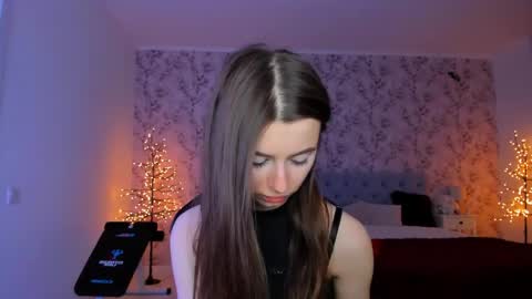 Snapshot of hotmolly_ chatting on 05/17/26, 06:48 hotmolly_ online show from 05/17/26, 06:48