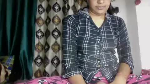 Snapshot of hotnsweetindian chatting on 12/17/24, 02:44 lola online show from 12/17/24, 02:44