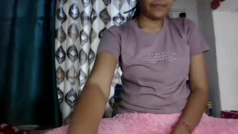 Snapshot of hotnsweetindian chatting on 01/02/25, 06:18 lola online show from 01/02/25, 06:18