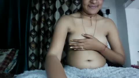 Snapshot of hotnsweetindian chatting on 02/15/25, 01:49 lola online show from 02/15/25, 01:49
