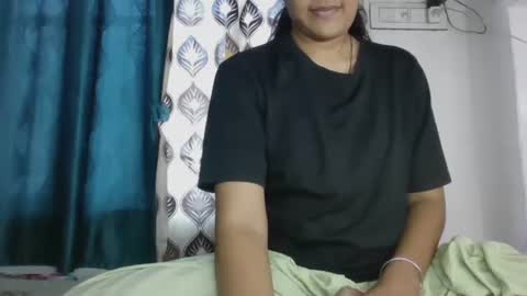 Snapshot of hotnsweetindian chatting on 09/30/25, 05:56 lola online show from 09/30/25, 05:56