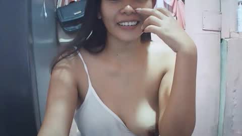 hotpink4u04 online show from 11/11/25, 11:43