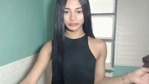 Snapshot of hotsexyaveryxx chatting on 10/22/25, 07:57 Suzete online show from 10/22/25, 07:57