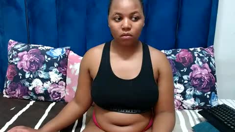 hotsmalltitsx online show from 07/06/26, 06:32