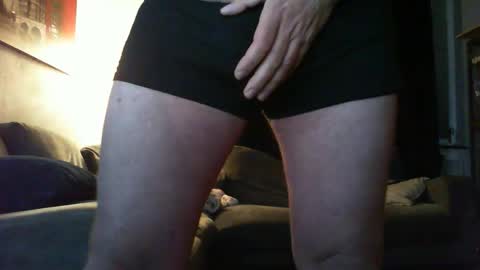 Snapshot of hotstrip22 chatting on 10/18/25, 12:35 Mark online show from 10/18/25, 12:35