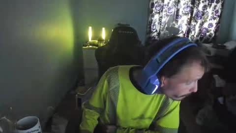 Snapshot of hotsummer1996 chatting on 10/13/25, 04:07 hot online show from 10/13/25, 04:07