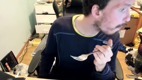 Snapshot of hotsummer1996 chatting on 11/28/25, 03:58 hot online show from 11/28/25, 03:58