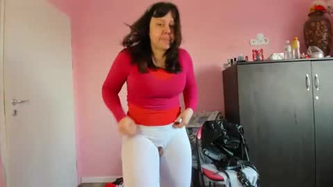 Snapshot of hotsweetangel4u chatting on 02/17/25, 10:29 Monica online show from 02/17/25, 10:29
