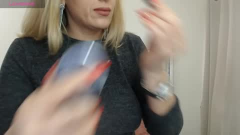 Snapshot of hott_eryka chatting on 02/01/25, 08:08 Eryka online show from 02/01/25, 08:08