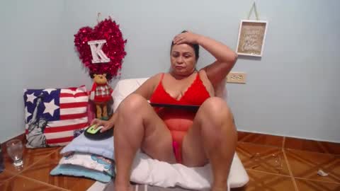 Snapshot of hottasttywoman chatting on 12/31/24, 11:17 victorya karolyna online show from 12/31/24, 11:17