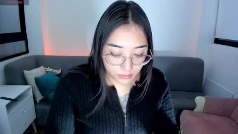 Snapshot of hottbee1 chatting on 11/26/25, 08:32 AMY online show from 11/26/25, 08:32