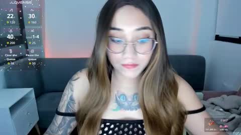 Snapshot of hottbee1 chatting on 12/02/25, 09:21 AMY online show from 12/02/25, 09:21