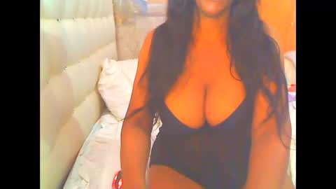 Snapshot of hottesa2019 chatting on 05/01/26, 11:59 THEONE online show from 05/01/26, 11:59