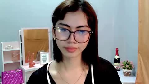 hottestdella69 online show from 12/05/25, 05:53