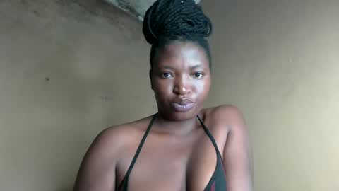 Snapshot of hottie_amor chatting on 05/27/26, 12:24 AMOR online show from 05/27/26, 12:24