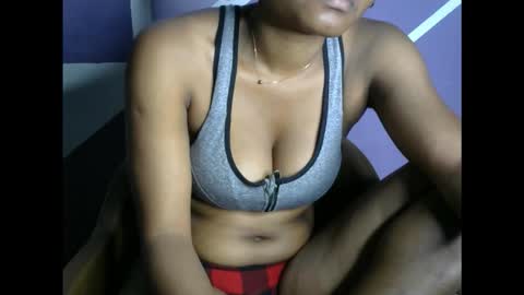 Snapshot of hottie_baddie14 chatting on 09/13/25, 10:48 hottie baddie14 online show from 09/13/25, 10:48