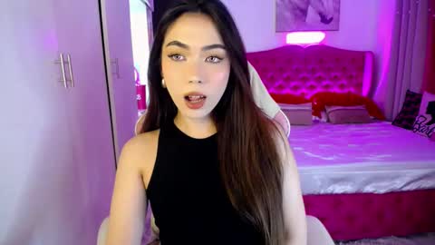 Snapshot of hottie_lexie chatting on 02/25/25, 05:08 LEXIE- dont forget to give me thumbs up online show from 02/25/25, 05:08