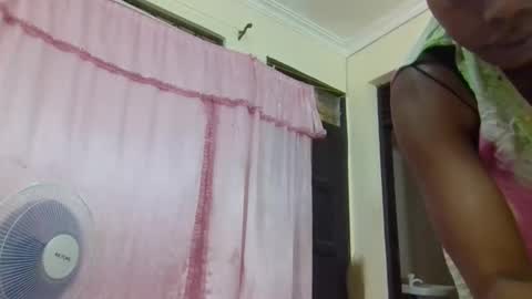 hottie_mammy online show from 12/01/25, 05:45