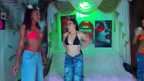 hotties_kittens18 online show from 03/19/26, 08:57