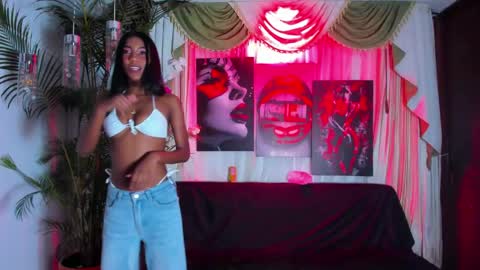 hotties_kittens18 online show from 04/08/26, 08:42