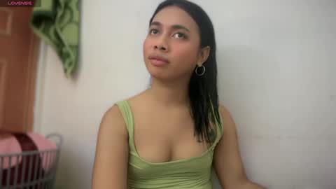 Snapshot of hottiescummerx chatting on 04/21/26, 03:17 N I C A online show from 04/21/26, 03:17