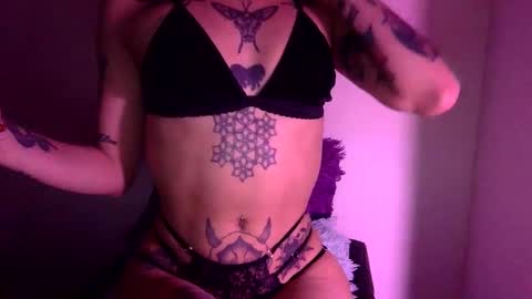 Snapshot of hottietat4u chatting on 01/18/25, 04:26 Tat online show from 01/18/25, 04:26