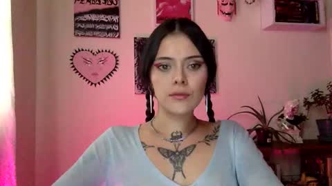 Snapshot of hottietat4u chatting on 11/13/25, 03:33 Tat online show from 11/13/25, 03:33