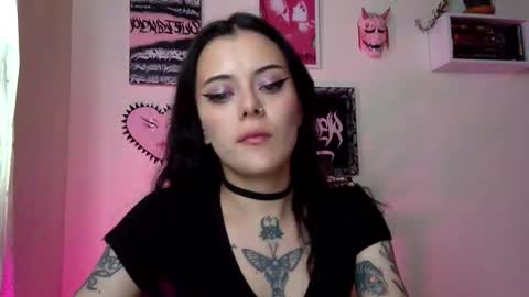 Snapshot of hottietat4u chatting on 11/28/25, 02:31 Tat online show from 11/28/25, 02:31