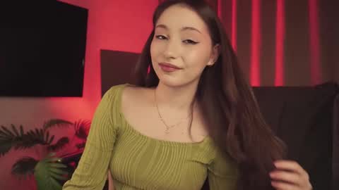 hottpeachh online show from 12/16/25, 05:40