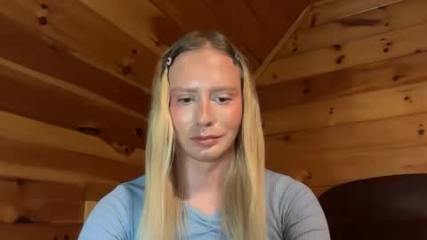 Snapshot of hottransgirlie chatting on 01/19/25, 12:39 HotTransGirlie online show from 01/19/25, 12:39