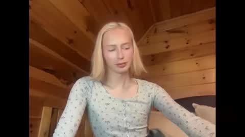 Snapshot of hottransgirlie chatting on 11/18/25, 09:25 HotTransGirlie online show from 11/18/25, 09:25