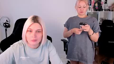 Snapshot of hottyblonds chatting on 11/17/25, 10:10 Nessie and Jessie online show from 11/17/25, 10:10