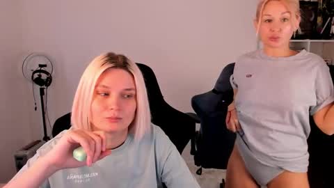 Snapshot of hottyblonds chatting on 11/28/25, 10:51 Nessie and Jessie online show from 11/28/25, 10:51