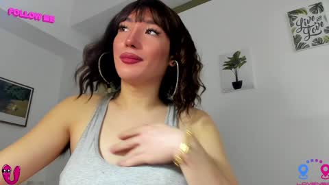 Snapshot of hottycrishinaxx chatting on 12/02/24, 07:47 crishinahotty online show from 12/02/24, 07:47