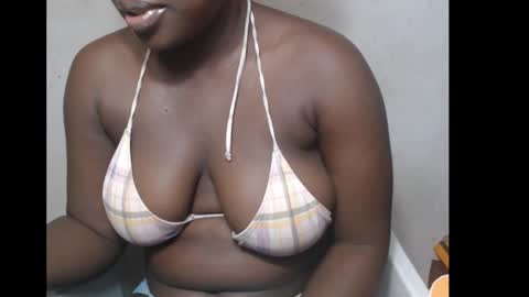 Snapshot of hottylissa1 chatting on 12/04/25, 08:28 hottylissa1 online show from 12/04/25, 08:28