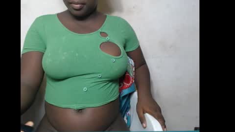 Snapshot of hottylissa1 chatting on 12/13/25, 08:14 hottylissa1 online show from 12/13/25, 08:14