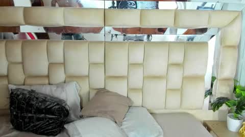 Snapshot of hotvolltage chatting on 11/18/25, 12:31 online show from 11/18/25, 12:31