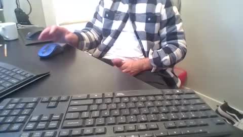 Snapshot of hoverday chatting on 11/03/25, 02:40 hoverday online show from 11/03/25, 02:40