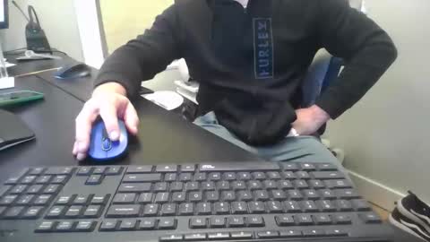 Snapshot of hoverday chatting on 11/10/25, 04:33 hoverday online show from 11/10/25, 04:33