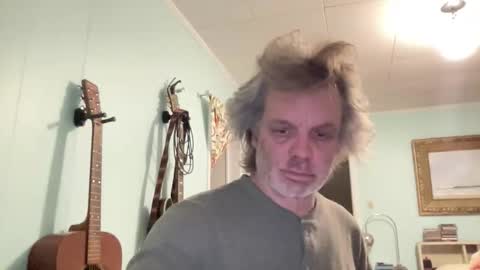 Snapshot of howlingatnothing chatting on 11/25/25, 10:54 howlingatnothing online show from 11/25/25, 10:54