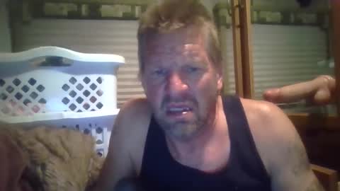 Snapshot of hoytme chatting on 12/18/25, 05:24 hoytme online show from 12/18/25, 05:24