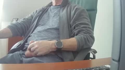 Snapshot of hpeter111 chatting on 02/04/25, 11:05 Peter online show from 02/04/25, 11:05