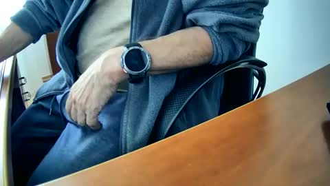 Snapshot of hpeter111 chatting on 09/10/25, 01:55 Peter online show from 09/10/25, 01:55