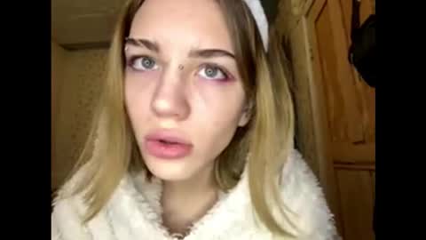 Snapshot of hsiuscherich chatting on 12/03/25, 10:02 hsiuscherich online show from 12/03/25, 10:02